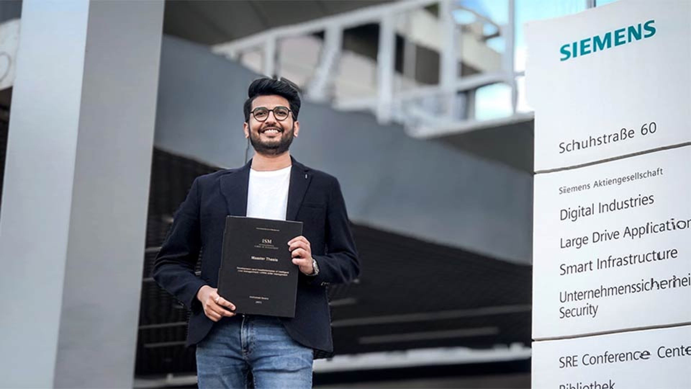 Landing your dream job via LinkedIn: International ISM graduate starts at Siemens